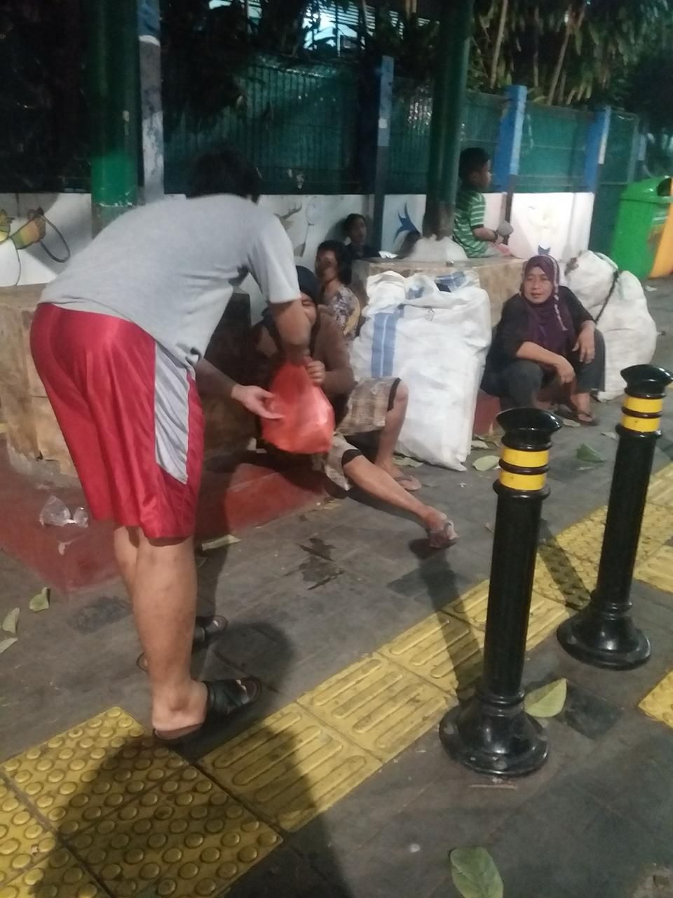 Homeless Sharing #3 thumb 9